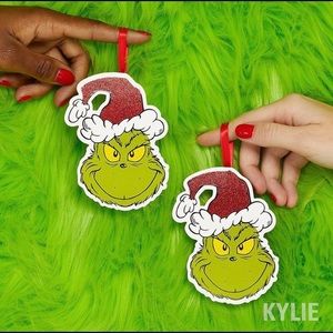 Snowcapped gloss from Kylie x Grinch collection.